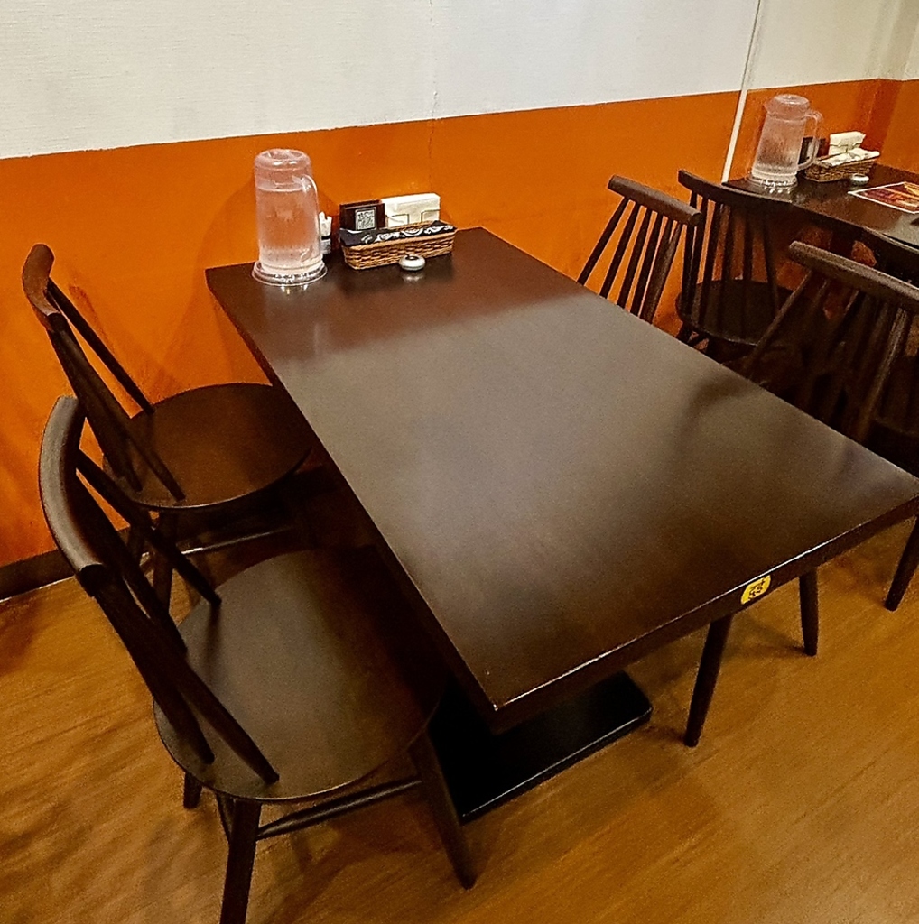 明るく開放的な店内にて、仲間と会話を楽しみながら本格インド・ネパール料理をご堪能いただけます◎