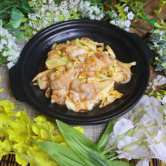 旨辛ホルモン陶板焼き-特製塩だれ-