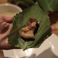 炭火でじっくり焼き上げる、旨みあふれるサムギョプサル
