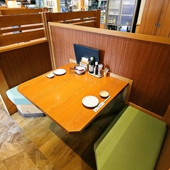 2名様用のお席をご用意しております。周りを気にせず飲食できるのでデートにもぴったり♪