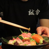 【姉妹店のご紹介２】「だし料理　せいりき家」は、伊勢志摩で100年以上続く鰹の卸業者直営店が手掛ける本格だし料理が自慢。高級感のある竹や檜を基調とした内装と、熟練寿司職人が手掛ける海鮮を用いたコースが人気です。【栄/住吉/おばんざい/海鮮/海鮮/個室/完全個室/忘年会/歓迎会/送別会/女子会/飲み放題/和食】