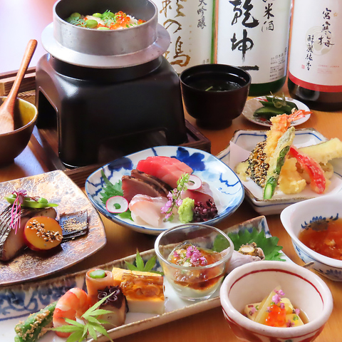 こだわりの詰まった和食をご堪能。接待や食事会などにおすすめのコース料理もあり。
