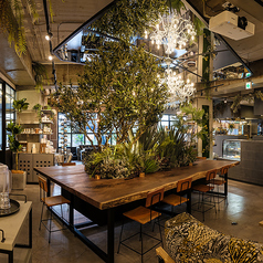 友安製作所Cafe&Dining博多の雰囲気2