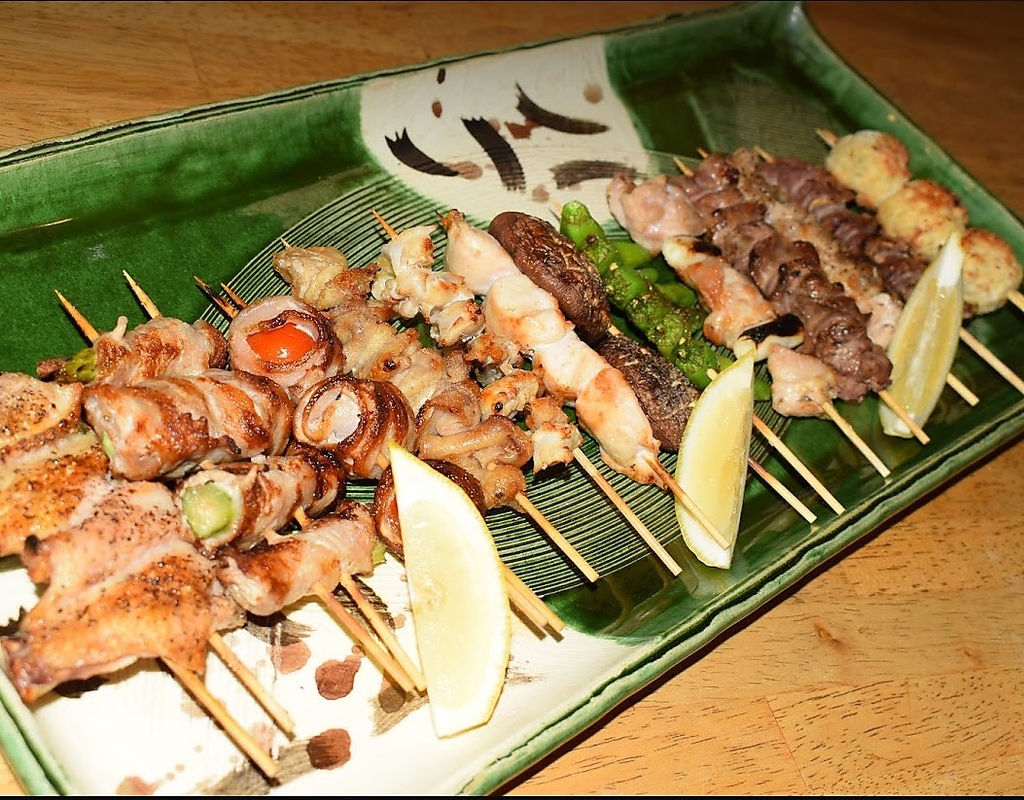 一本一本丁寧に焼き上げた焼鳥！香ばしい香りが食欲をそそる一品です。お好みのお酒とどうぞ