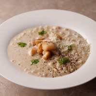 『ポルチーニ茸のクリームリゾット』香り豊かな逸品です