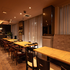 16名様のテーブル席です