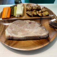 外は香ばしく中はジューシー至福のローストポーク