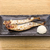 【厳選・ひもの】魚や魚介類の身を開いて塩をまぶし、長期保存をするために乾燥させた、非常にシンプルな加工食品「ひもの(干物)」。魚を干すことにより保存食としてだけでなく、栄養価が高まり旨さも増してきます。風通しが良く、乾燥した冬季に作られたひものが美味しいといわれています。 