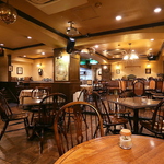 【地下に広がるアンティークな空間】広々とみんなの顔が見渡せるので使いやすい！80名までOK