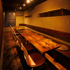 《中人数様向けテーブル席》【8名様から12名様】ゆったり広々としたテーブル席でお食事をお愉しみください。千葉駅や千葉中央駅での急な飲み会などにおすすめです。
