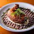 料理メニュー写真 大山鶏　骨付モモ肉のコンフィ
