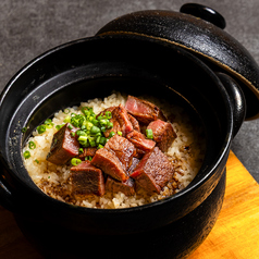新潟県産コシヒカリを使用した炊き立ての土鍋ご飯をどうぞ。ご飯が進むお魚、お肉料理とともに。の写真