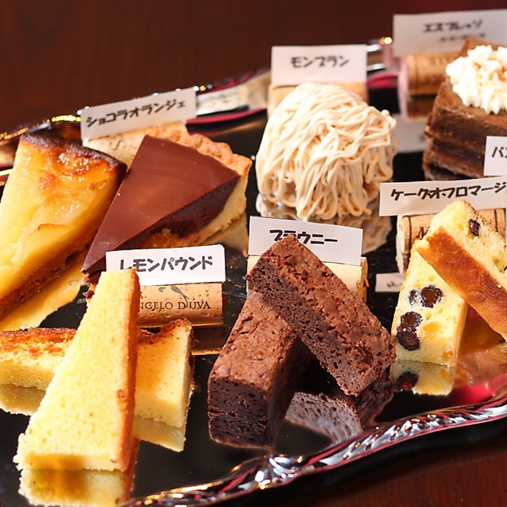 女子会コースはシェフのオススメデザート盛り合わせ付♪飲み放題をつけないコースもあり◎