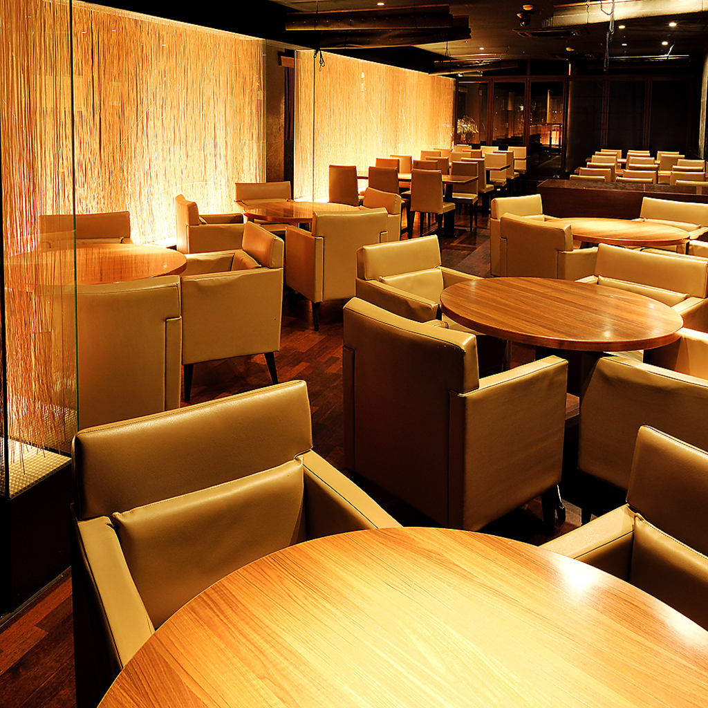 2名様からご利用可能な個室。デートや記念日に最適！