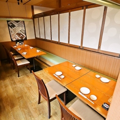 居心地のいい空間でお食事をお楽しみいただけます！テーブル席なので履物を脱がずにそのままお座りいただけますので、女性の方にも安心です♪