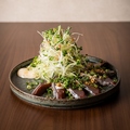 料理メニュー写真&nbsp;自家製マヨネーズで食べる 鰹のたたき
