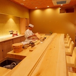 美しい内装とともにNEW OPEN。落ち着いた雰囲気が自慢のお店です。