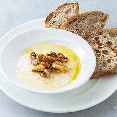 自家製リコッタチーズとアカシアのハチミツ