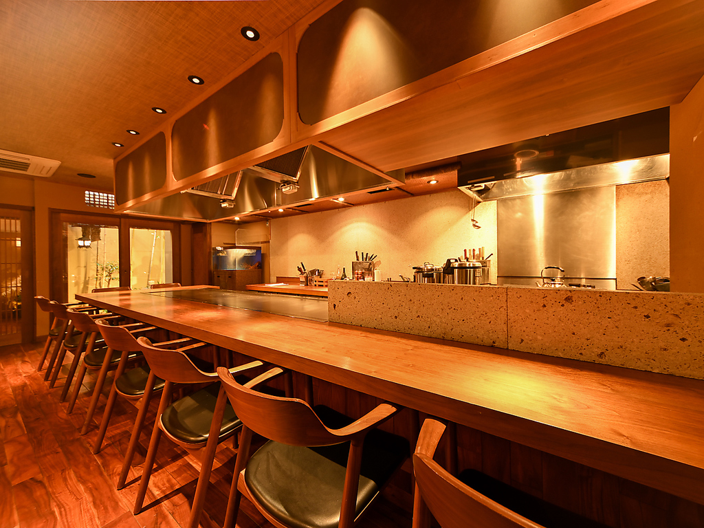 大きな鉄板はライブ感満点。