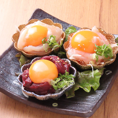 とろける至福の口どけ。卵黄で味わう「極上和牛ユッケ」