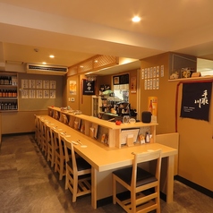 利酒師の店主と会話を愉しみながら、厳選の日本酒と手作り和食を