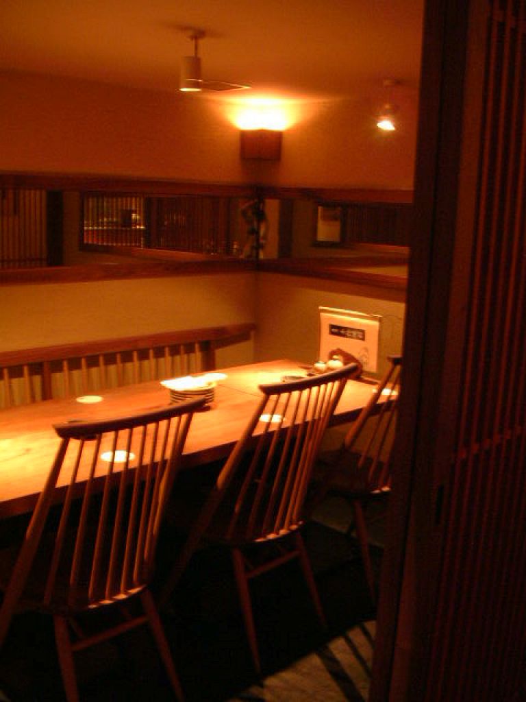 格子付きのテーブル席は5～7名様迄OK！