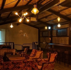 。あたたかな照明に包まれた店内は女性に人気◎夜カフェとしてのご利用はもちろん、女子会やデート、ママ友同士にもぴったりです!