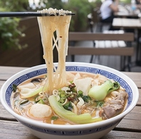 大人気の麻辣湯登場。自分だけの一杯にカスタム可能！