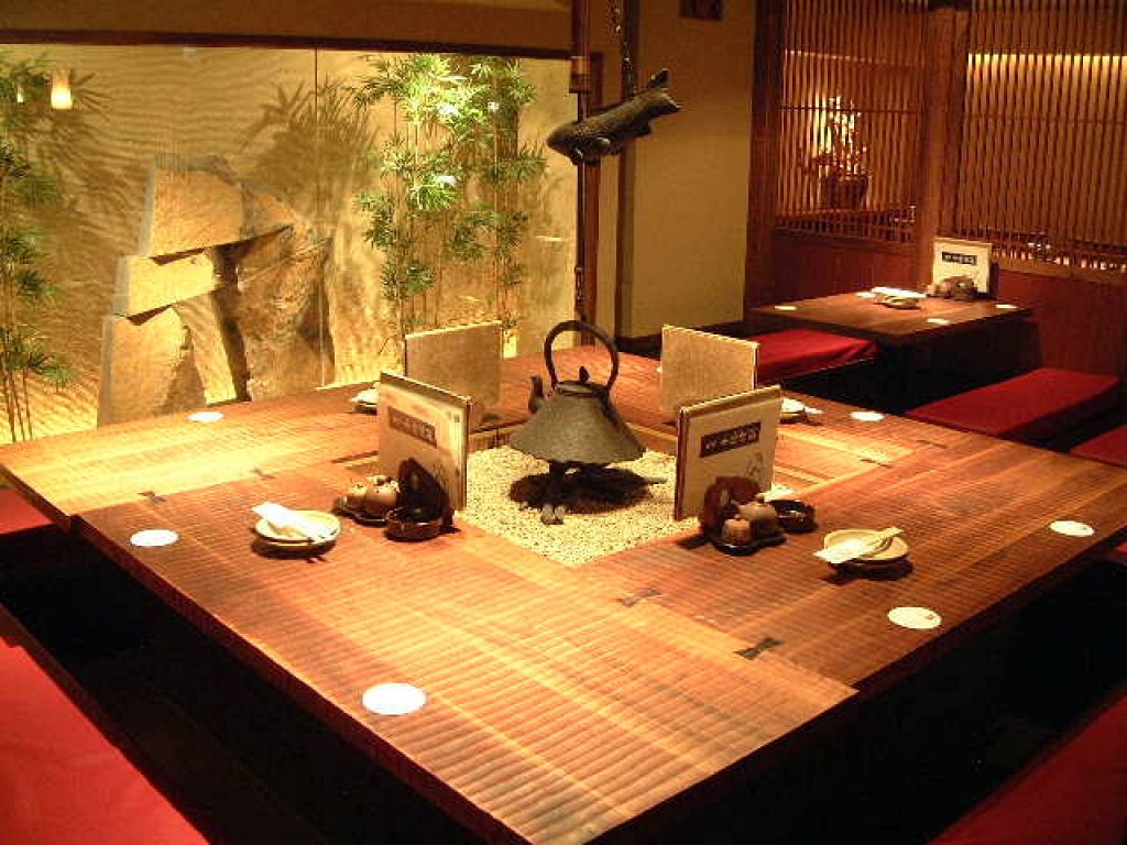 【旅籠】と言えば『囲炉裏席』ワイワイ楽しく2名席・4名席、最大32名様の宴会にもオススメ！！