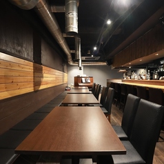 【4名様テーブル席】150分飲み放題付きのコースを4500円(税込)、5000円(税込)の2種類ご用意しております。シーンに合わせてお選びいただき、楽しい宴会を♪生ビール、ワイン、スパークリングも飲み放題！