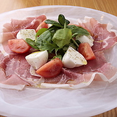 生ハムとルーコラ