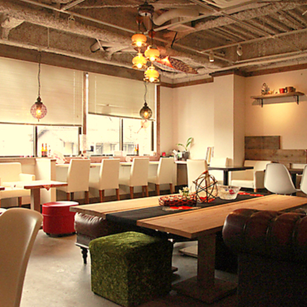 【落ち着く空間】観光はもちろん仕事終わりの夜ごはんや女子会にも最適なカフェ♪