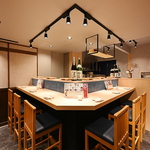 職人が握るお寿司をすぐに味わえるカウンター席は寿司屋の醍醐味。6名差様までご利用いただけます