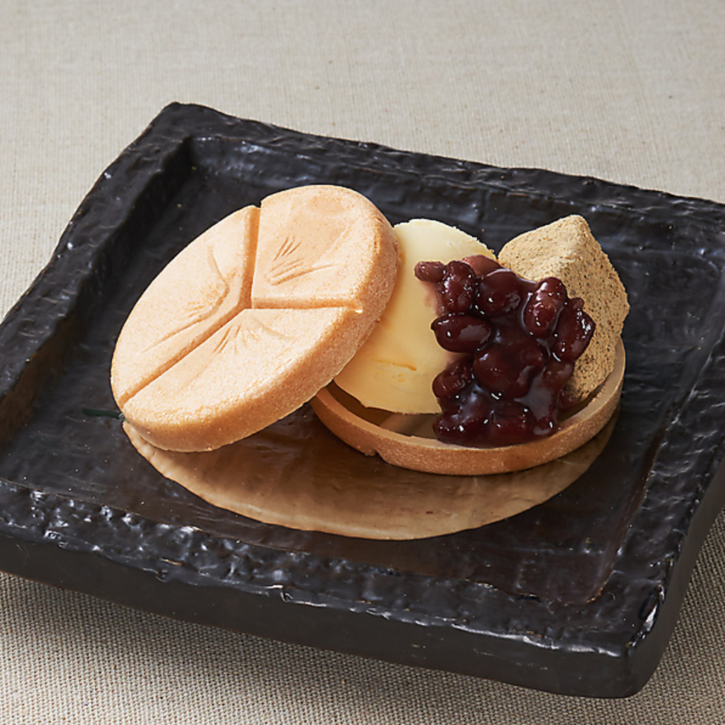 わらび餅入りアイスもなかをはじめ、デザートもご用意♪お食事の最後にあま～いひとときをどうぞ♪