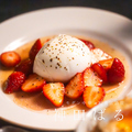 料理メニュー写真 いちごとブラータチーズのカプレーゼ