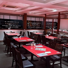 テーブル席は4名×10卓ご用意しております。ご家族でのお食事やお子様連れの方も大歓迎です！