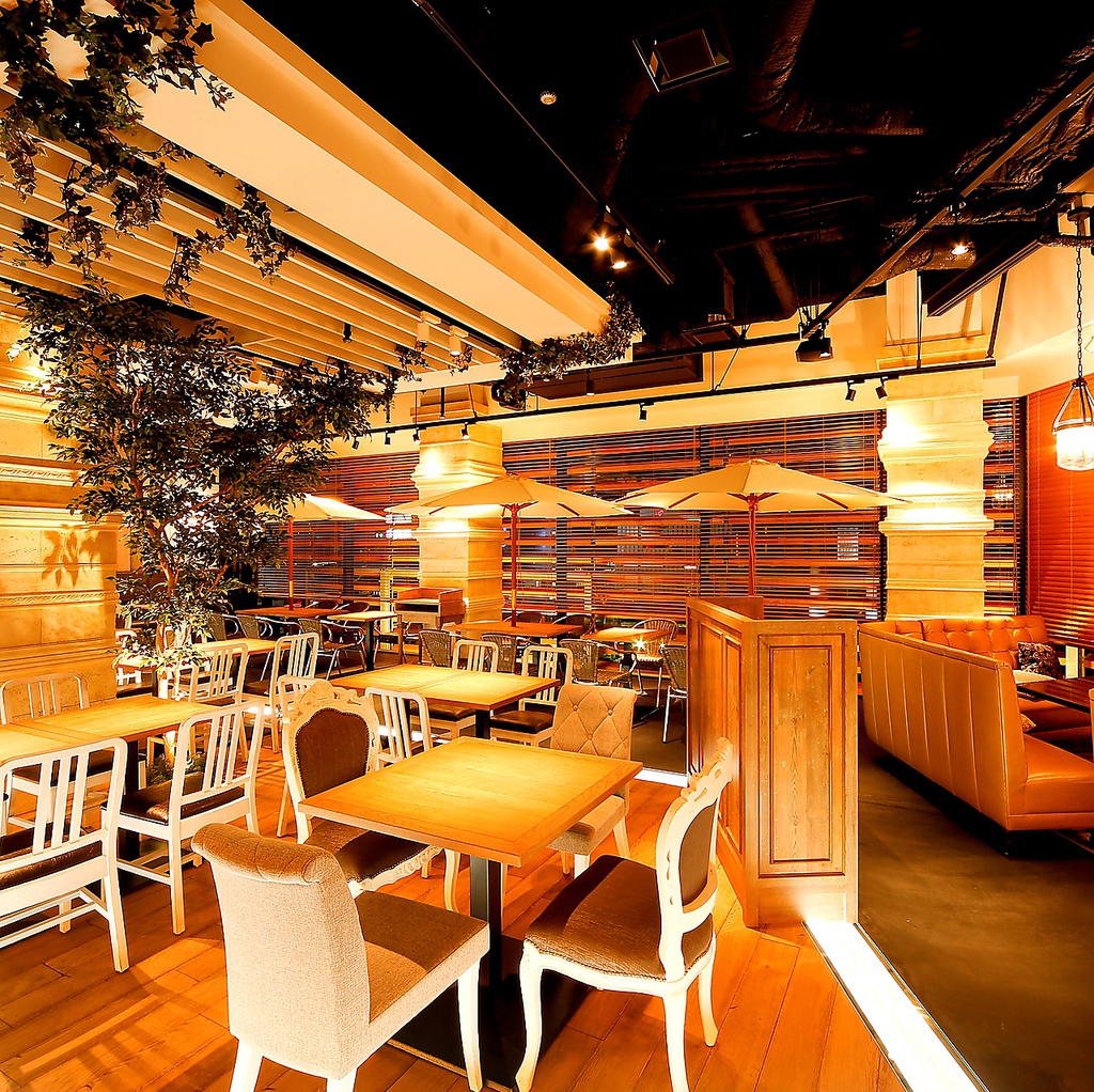 広々としたダイニング。大人数の宴会でもワイワイ女子会でもいろんなシーンでご利用いただけます！