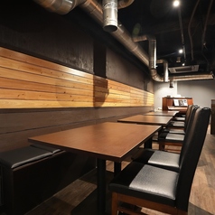 【4名様テーブル席】忘新年会、歓送迎会、同窓会、女子会、ママ会に♪アットホームな店内でお仲間と盛り上がりましょう！お店こだわりのお料理と豊富なドリンクメニューで皆様をおもてなし致します。宴会は是非「Valeo」で☆