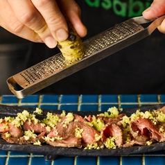 【あな蔵一番人気】　黒毛和牛ローストビーフの生おろしわさびの写真