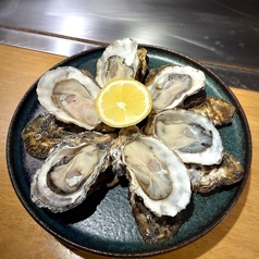 殻付蒸し牡蠣…かなわの生牡蠣使用。1コ※夏季はかなわの「牡蠣小町」等使用しております