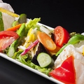 料理メニュー写真 地物野菜のサラダ