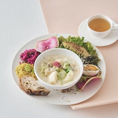 桜と春キャベツのあさりクラムチャウダー＆有機オニオンドレッシング