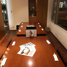 【テーブル個室10名×1】テーブルの個室もございます。個室内は4名席と6名席に分けることも可能です。席追加で最大13名まで対応できます。