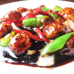 ランチでセットで麻婆豆腐や青椒肉絲、エビチリ、酢豚などが全品900円(税込)でお楽しみいただけます