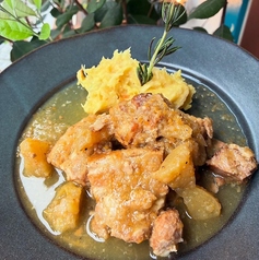 豚バラ肉と林檎の白ワイン煮込み