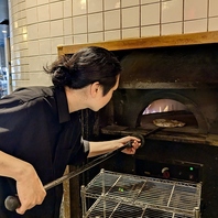 素材から作る工程までこだわる本格石窯ピッツァ！