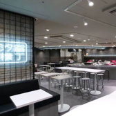 駐車場は当店所有ではございませんが、館内に有料駐車場がございます。割引サービスはございませんので、ご了承ください。