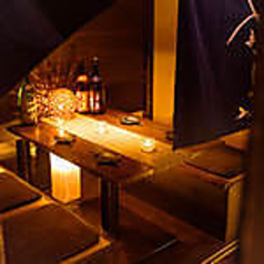 立川で人気の個室居酒屋!喫煙可&飲み放題付きで、厳選国産地鶏の炭火焼や鮮魚、鍋など多彩な絶品料理を堪能できます。おしゃれで居心地の良い雰囲気とコスパ抜群の料理内容が魅力の池袋屈指の人気店です。(立川/個室/居酒屋/飲み放題/焼き鳥/鍋/地鶏/鮮魚/女子会/宴会/接待/デート/おしゃれ/喫煙可)