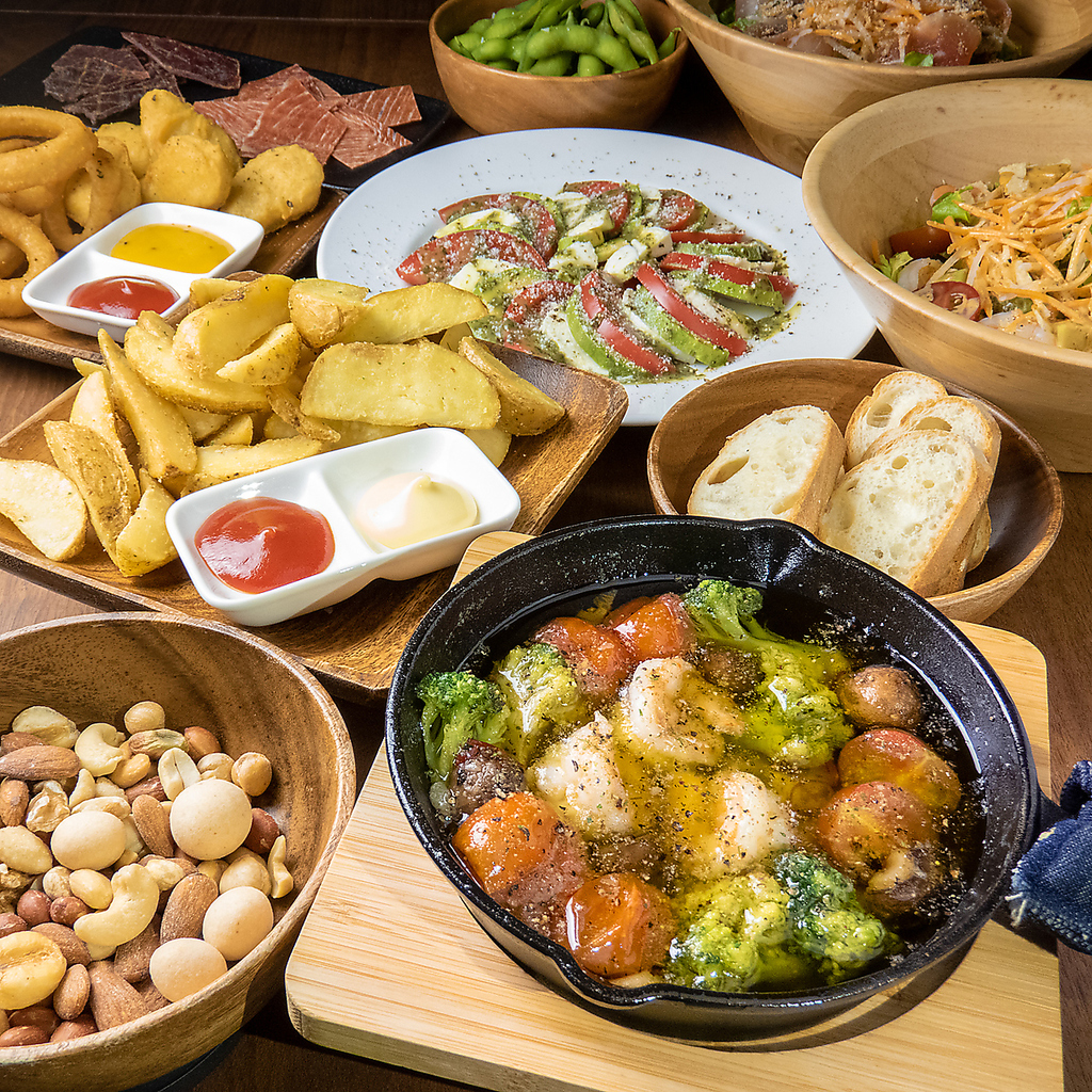 おしゃれな雰囲気と落ち着いた空間で、美味しい料理やお酒を楽しみながらくつろぐことができます◎