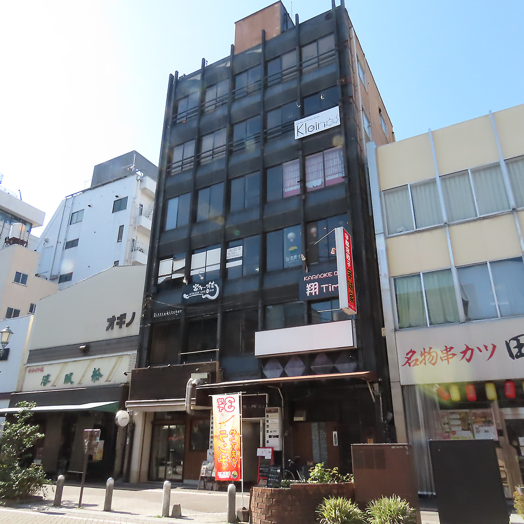 場所は三樹ビルの5Fになります。少し入りづらさはありますが、店内は素敵な空間が広がっています！